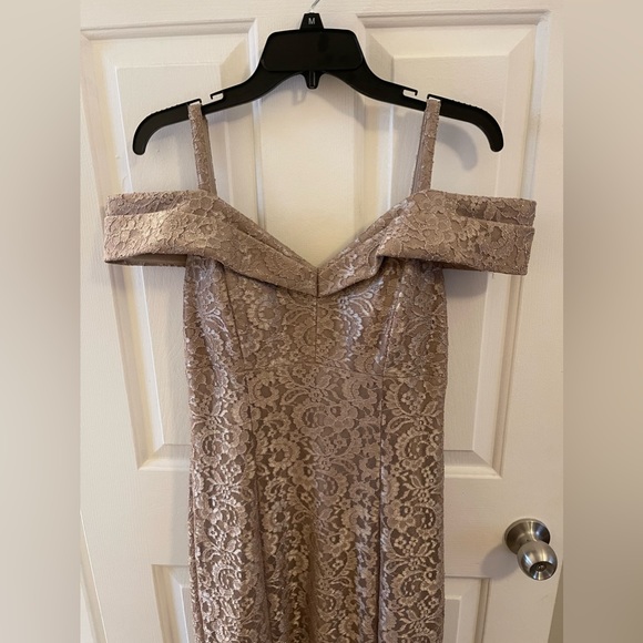 R&M Richard’s Women’s Size 10 Formal Tan/Gold Lace Gown - Picture 2 of 12